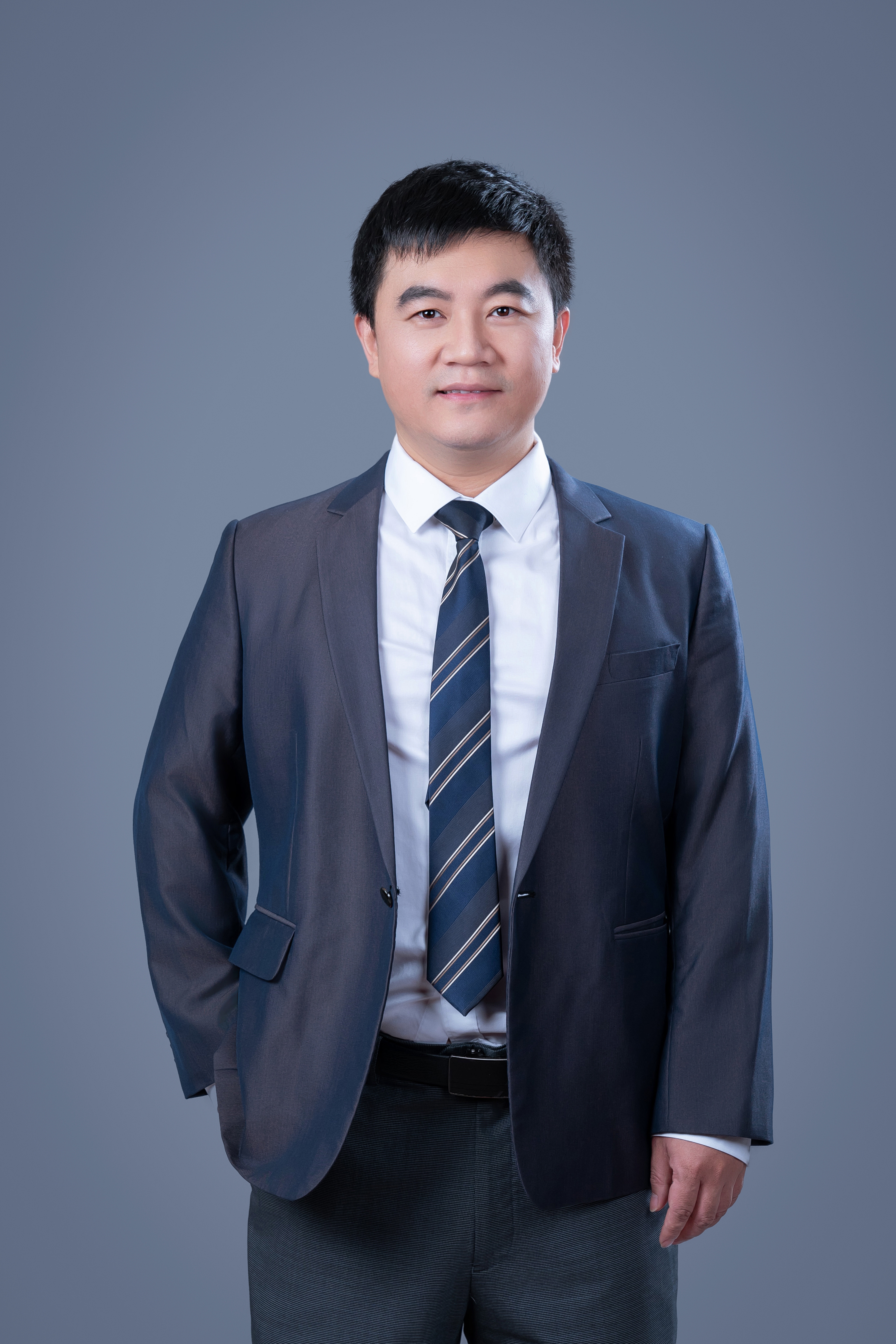 九州线上官网(集团)官方网站创新论坛第一千九百三十一讲：Concentration inequalities and exponential  convergence for mean-field weakly interacting particle system and McKean-Vlasov equation